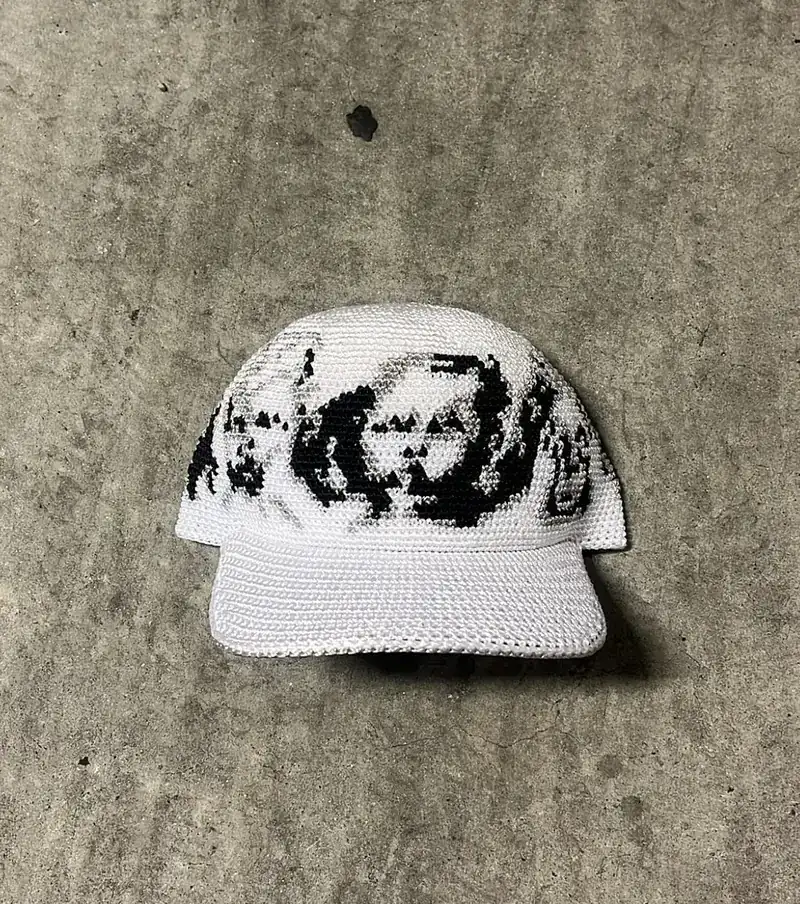 Boné de crochê Cego Surdo e Mudo branco